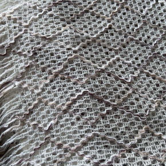 RW&CO lightweight pashmina scarf - Picture 3 of 4